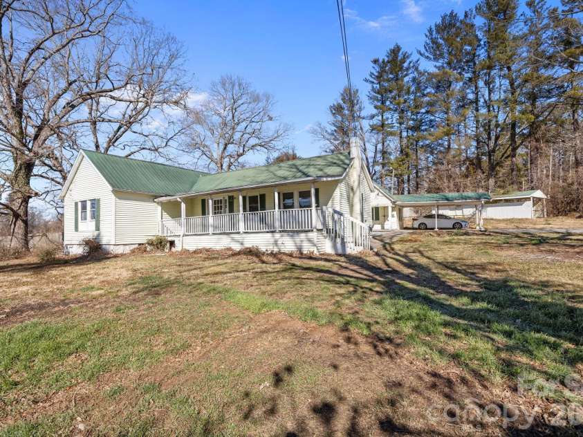 99 Wakefield Drive, Hendersonville, NC 28792.  MLS# CAR4322062, YatesRealty ID 13132. 