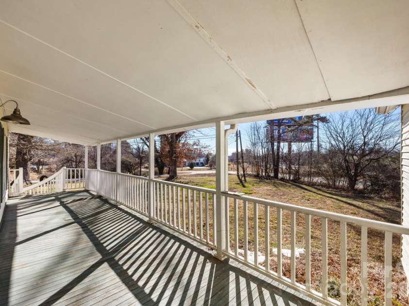 99 Wakefield Drive, Hendersonville, NC 28792.  MLS# CAR4322062, YatesRealty ID 13132. 