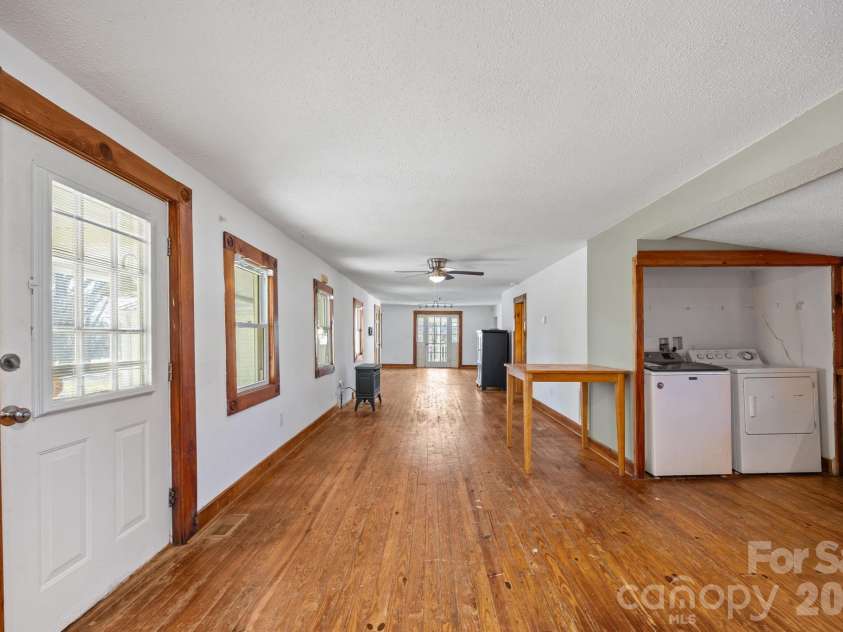 99 Wakefield Drive, Hendersonville, NC 28792.  MLS# CAR4322062, YatesRealty ID 13132. 