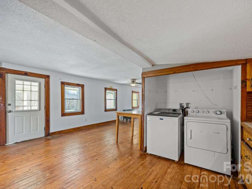 99 Wakefield Drive, Hendersonville, NC 28792.  MLS# CAR4322062, YatesRealty ID 13132. 