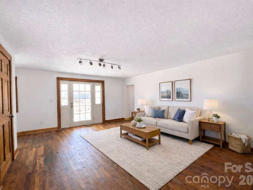 99 Wakefield Drive, Hendersonville, NC 28792.  MLS# CAR4322062, YatesRealty ID 13132. 