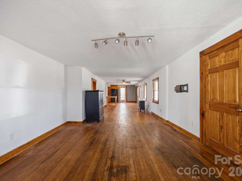 99 Wakefield Drive, Hendersonville, NC 28792.  MLS# CAR4322062, YatesRealty ID 13132. 
