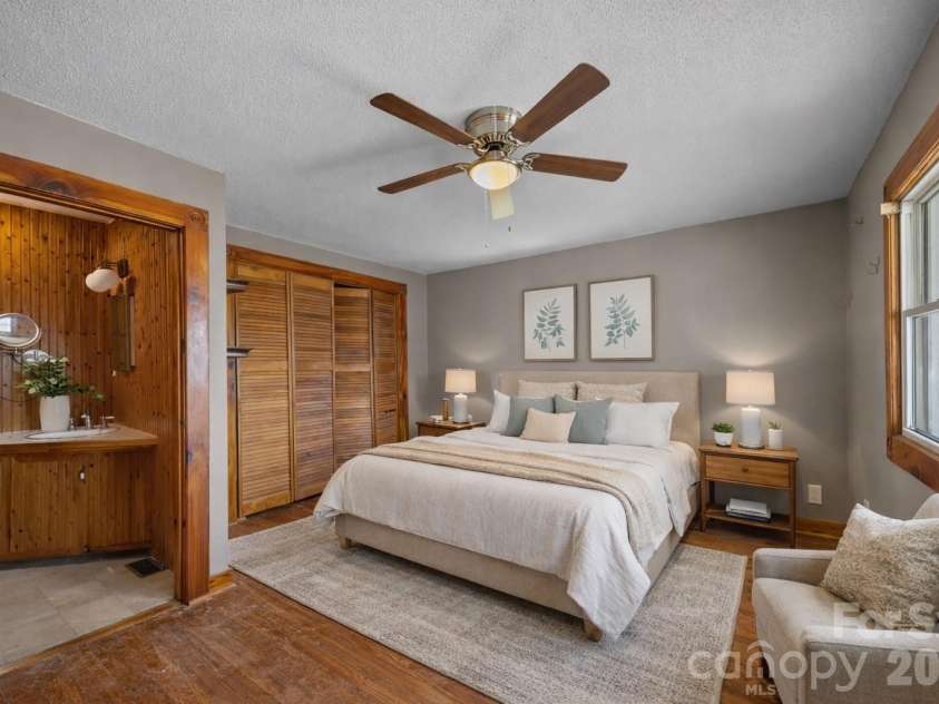 99 Wakefield Drive, Hendersonville, NC 28792.  MLS# CAR4322062, YatesRealty ID 13132. 