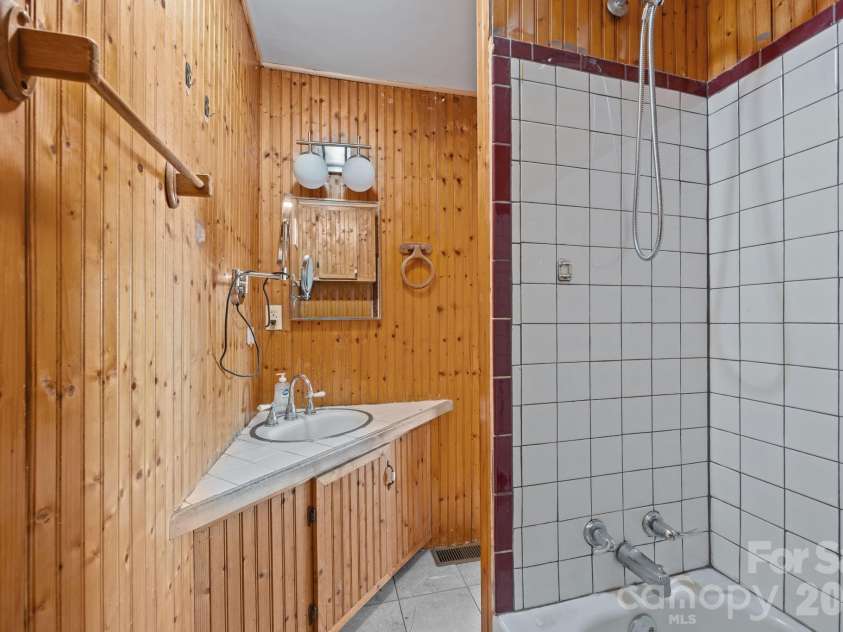 99 Wakefield Drive, Hendersonville, NC 28792.  MLS# CAR4322062, YatesRealty ID 13132. 