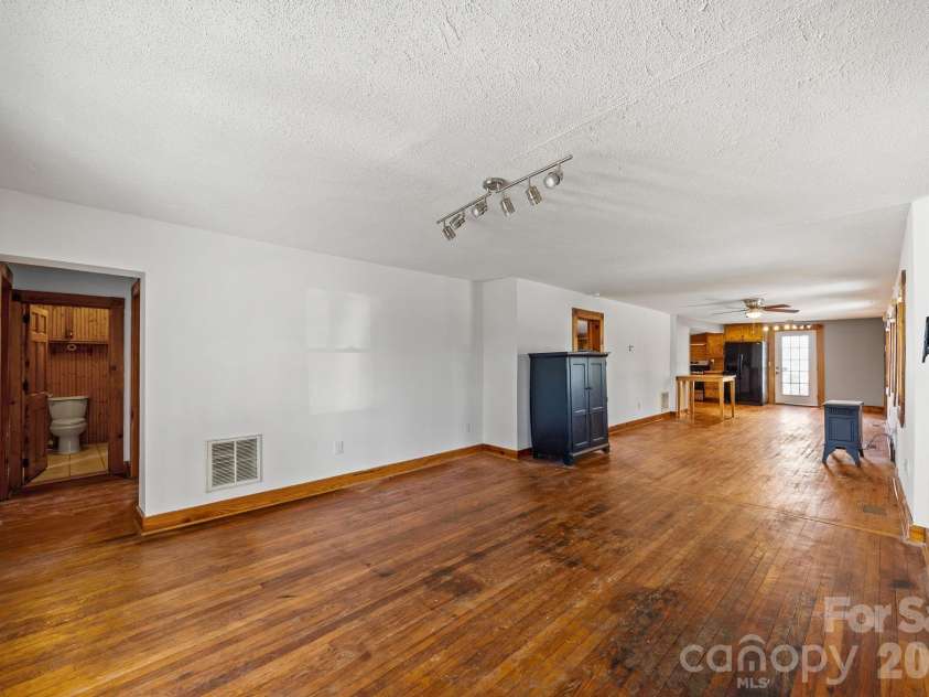 99 Wakefield Drive, Hendersonville, NC 28792.  MLS# CAR4322062, YatesRealty ID 13132. 