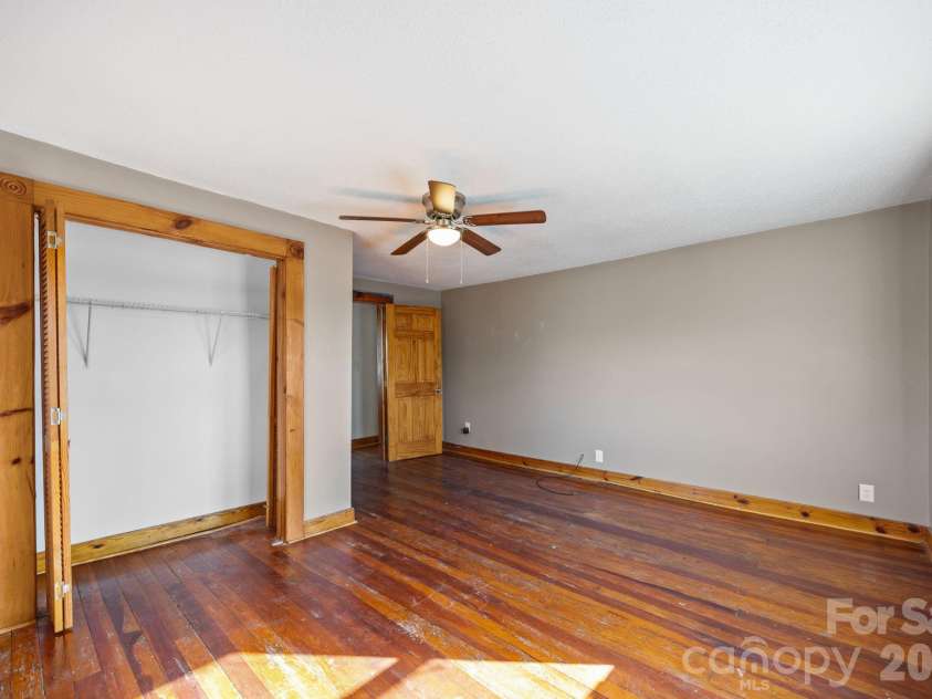 99 Wakefield Drive, Hendersonville, NC 28792.  MLS# CAR4322062, YatesRealty ID 13132. 