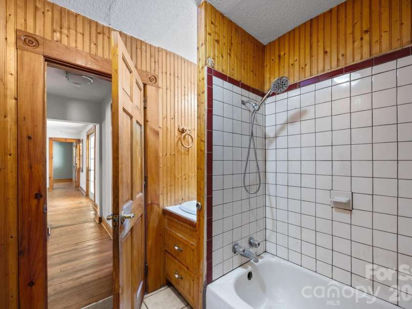 99 Wakefield Drive, Hendersonville, NC 28792.  MLS# CAR4322062, YatesRealty ID 13132. 