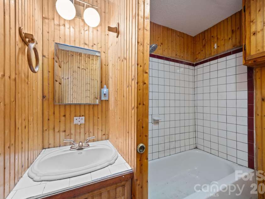 99 Wakefield Drive, Hendersonville, NC 28792.  MLS# CAR4322062, YatesRealty ID 13132. 