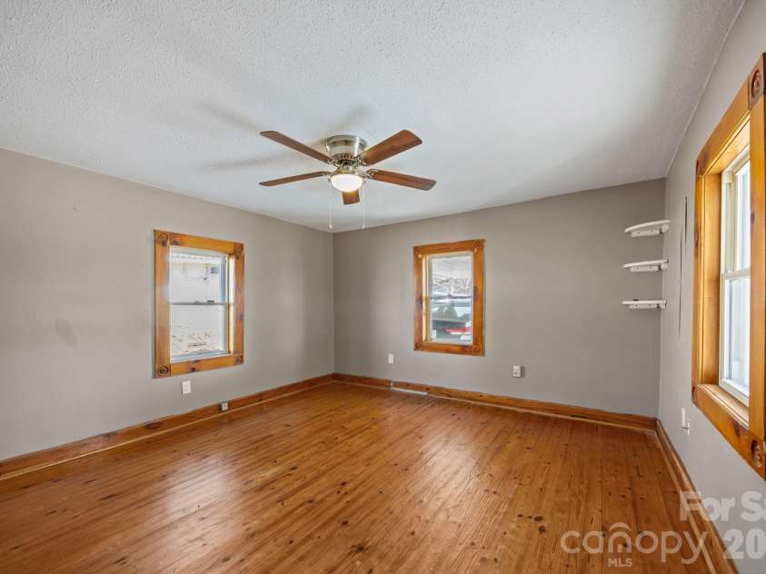 99 Wakefield Drive, Hendersonville, NC 28792.  MLS# CAR4322062, YatesRealty ID 13132. 