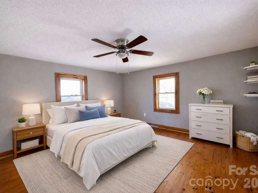 99 Wakefield Drive, Hendersonville, NC 28792.  MLS# CAR4322062, YatesRealty ID 13132. 