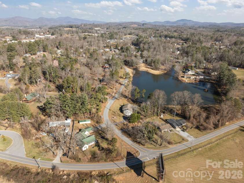 99 Wakefield Drive, Hendersonville, NC 28792.  MLS# CAR4322062, YatesRealty ID 13132. 