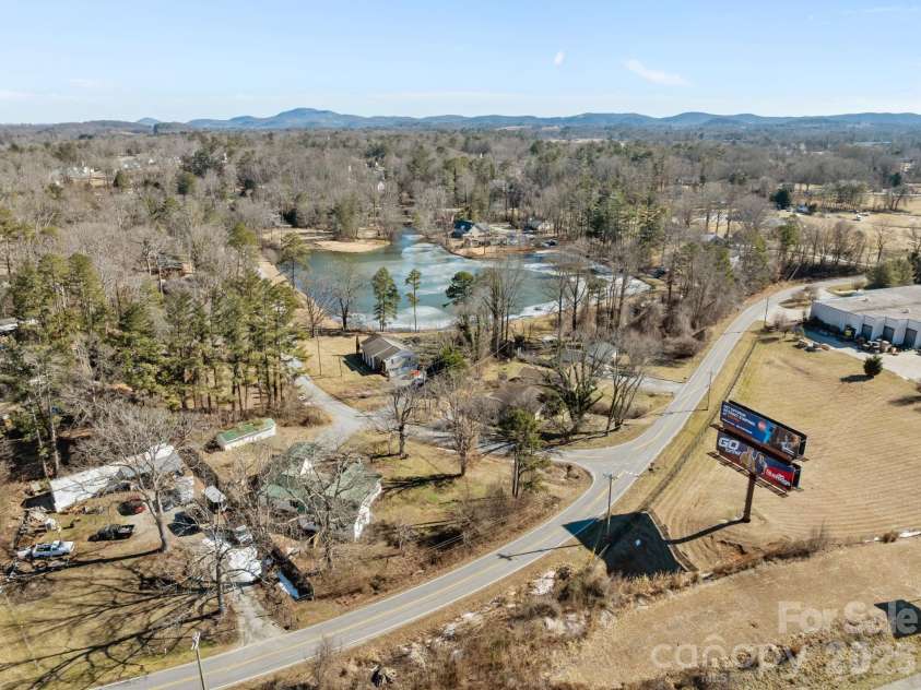 99 Wakefield Drive, Hendersonville, NC 28792.  MLS# CAR4322062, YatesRealty ID 13132. 