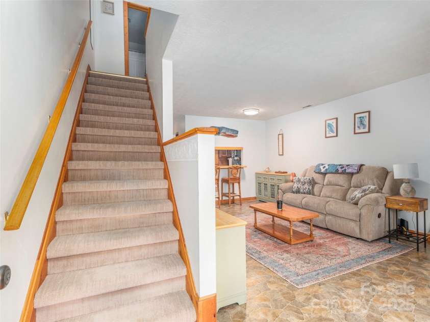 28 Cricket Lane, Maggie Valley, NC 28751.  MLS# CAR4243369, YatesRealty ID 13133. 