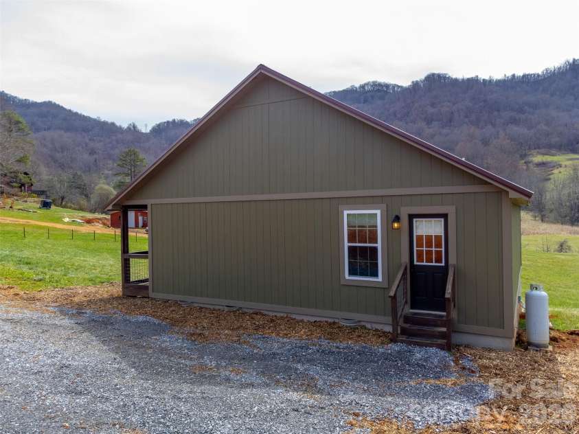 3240 Old Henson Cove Road, Canton, NC 28716.  MLS# CAR4356153, YatesRealty ID 13133. 