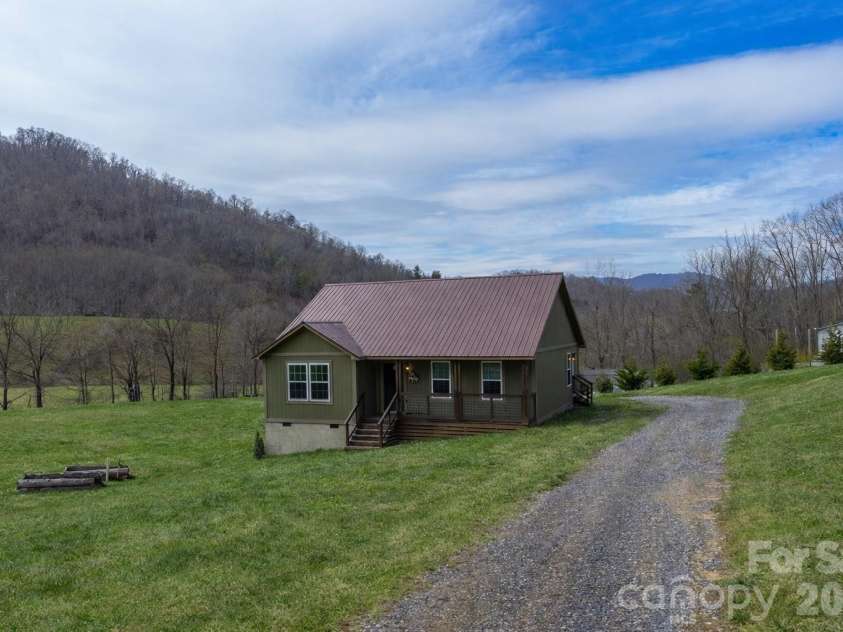 3240 Old Henson Cove Road, Canton, NC 28716.  MLS# CAR4356153, YatesRealty ID 13133. 