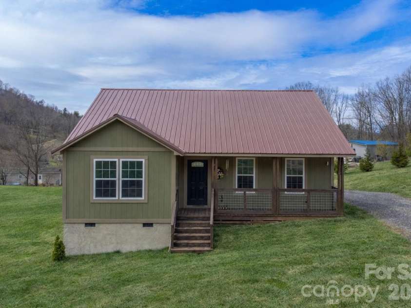 3240 Old Henson Cove Road, Canton, NC 28716.  MLS# CAR4356153, YatesRealty ID 13133. 