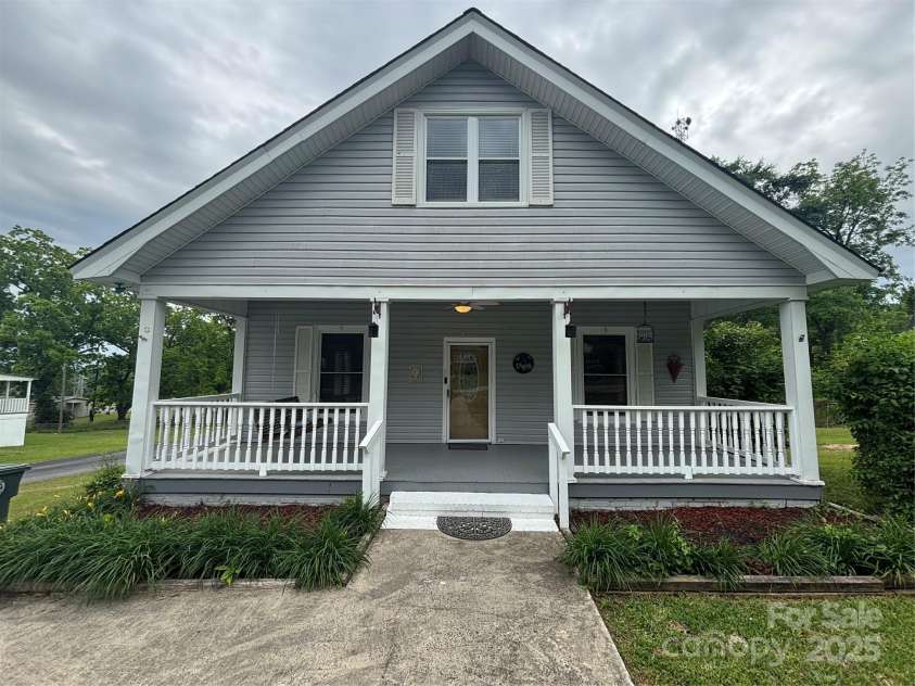 103 Duke Street, Great Falls, SC 29055.  MLS# CAR4259373, YatesRealty ID 13134. 