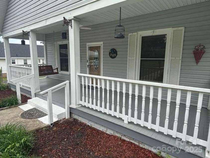 103 Duke Street, Great Falls, SC 29055.  MLS# CAR4259373, YatesRealty ID 13134. 