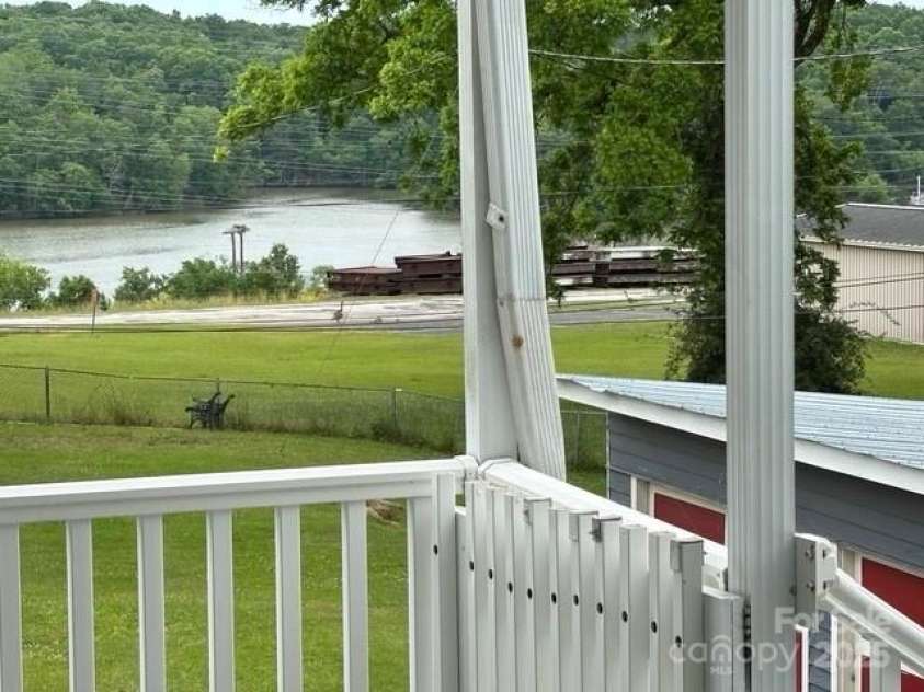 103 Duke Street, Great Falls, SC 29055.  MLS# CAR4259373, YatesRealty ID 13134. 