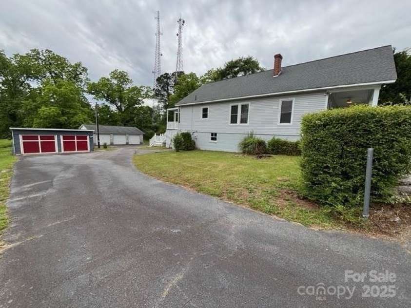 103 Duke Street, Great Falls, SC 29055.  MLS# CAR4259373, YatesRealty ID 13134. 