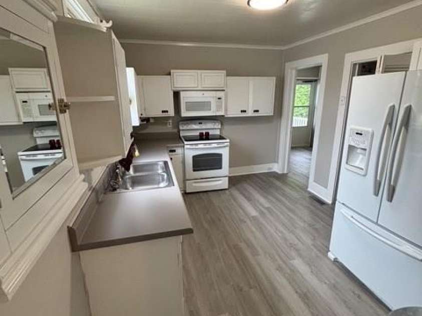 103 Duke Street, Great Falls, SC 29055.  MLS# CAR4259373, YatesRealty ID 13134. 