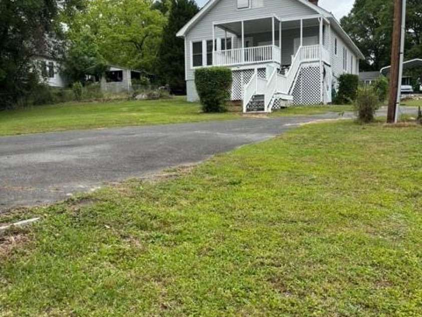 103 Duke Street, Great Falls, SC 29055.  MLS# CAR4259373, YatesRealty ID 13134. 