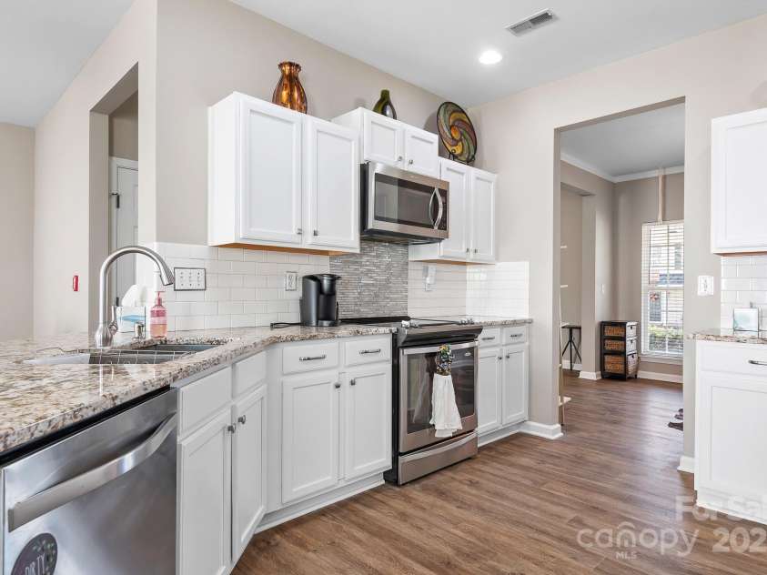 12419 Swan Wings Place, Huntersville, NC 28078.  MLS# CAR4235725, YatesRealty ID 13135. Kitchen open to Dining/Office/Flex Room