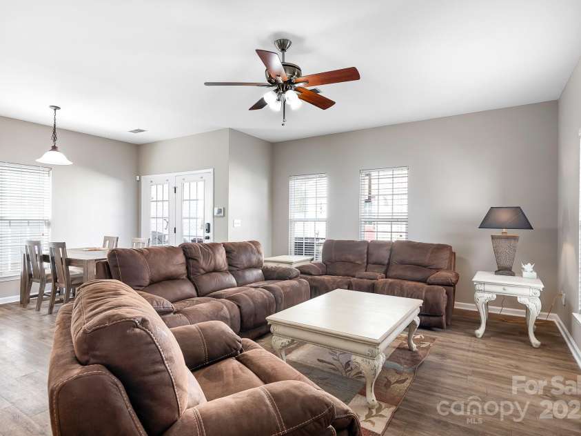 12419 Swan Wings Place, Huntersville, NC 28078.  MLS# CAR4235725, YatesRealty ID 13135. Spacious Open Family Room