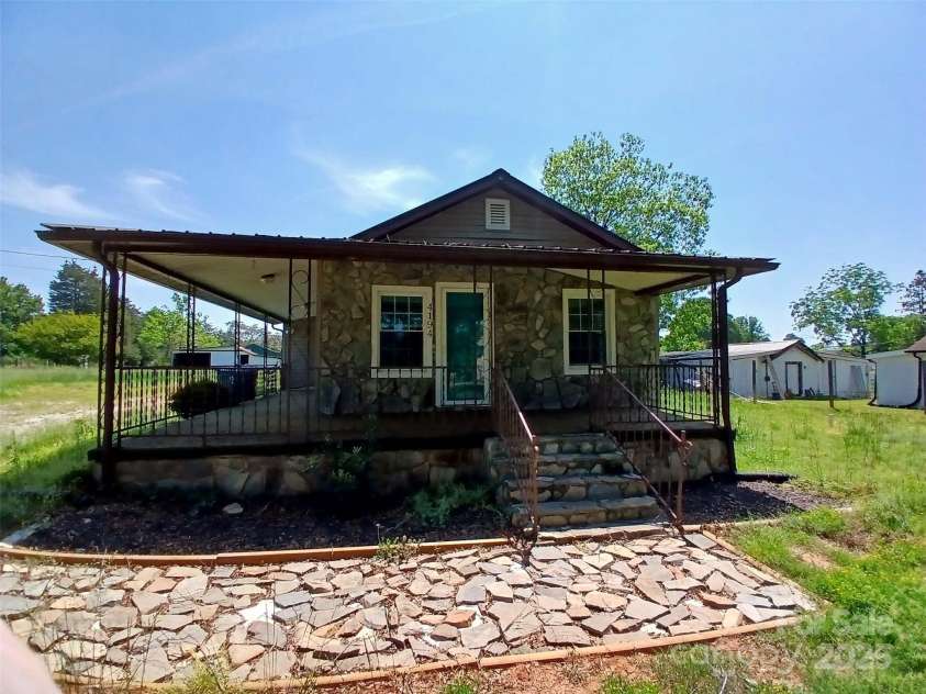 4194 Buffalo Shoals Road, Maiden, NC 28650.  MLS# CAR4251995, YatesRealty ID 13136. 