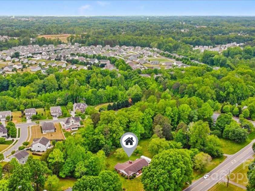 1044 Oakridge Farm Highway, Mooresville, NC 28115.  MLS# CAR4251682, YatesRealty ID 13137. 