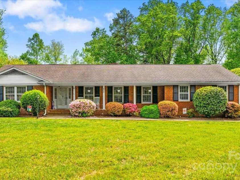 1044 Oakridge Farm Highway, Mooresville, NC 28115.  MLS# CAR4251682, YatesRealty ID 13137. 