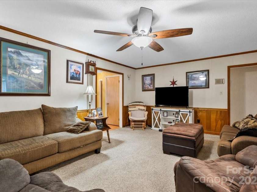 1044 Oakridge Farm Highway, Mooresville, NC 28115.  MLS# CAR4251682, YatesRealty ID 13137. 