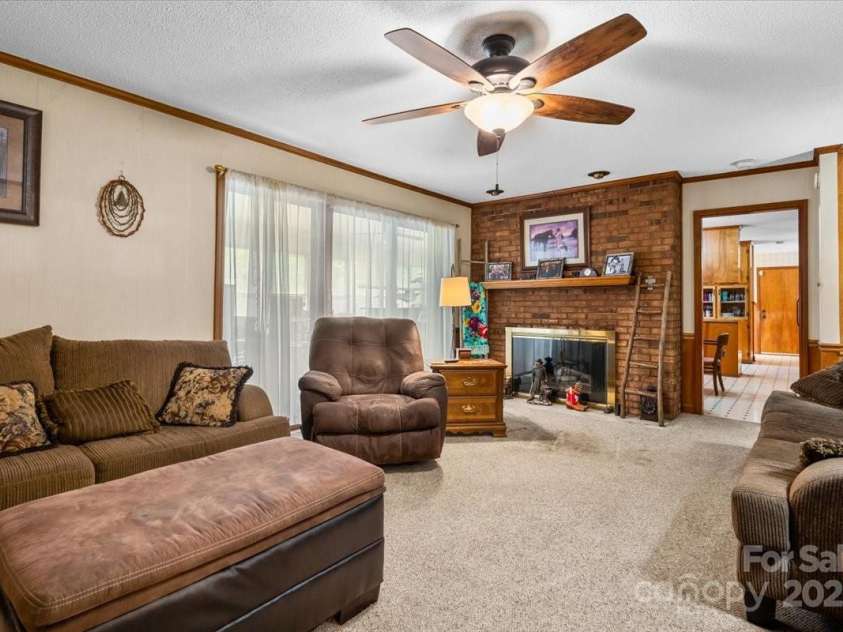 1044 Oakridge Farm Highway, Mooresville, NC 28115.  MLS# CAR4251682, YatesRealty ID 13137. 