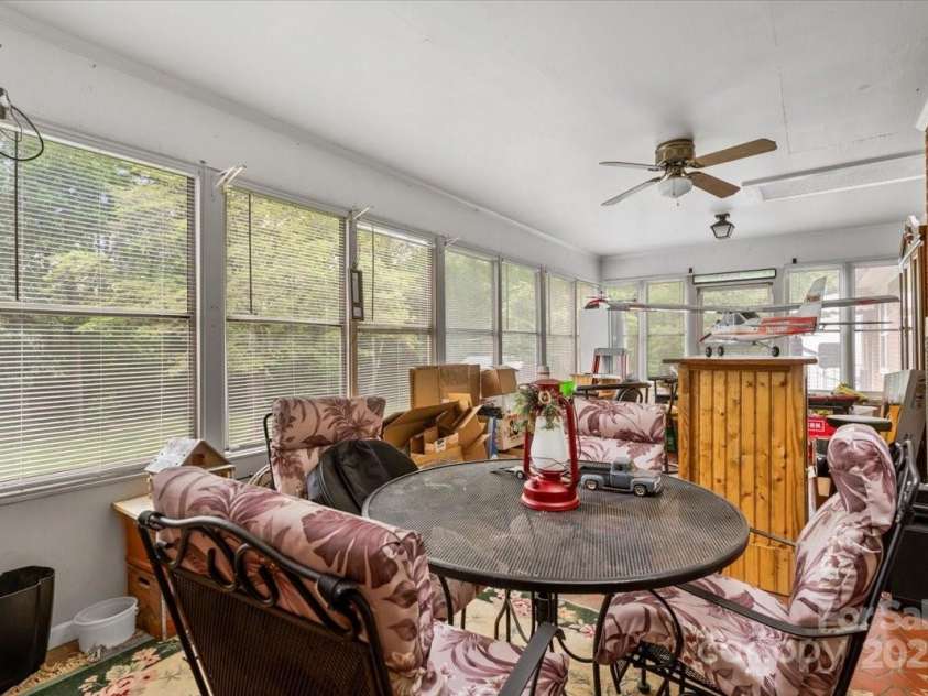 1044 Oakridge Farm Highway, Mooresville, NC 28115.  MLS# CAR4251682, YatesRealty ID 13137. 