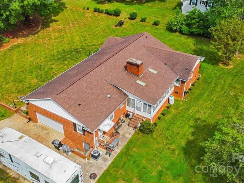 1044 Oakridge Farm Highway, Mooresville, NC 28115.  MLS# CAR4251682, YatesRealty ID 13137. 