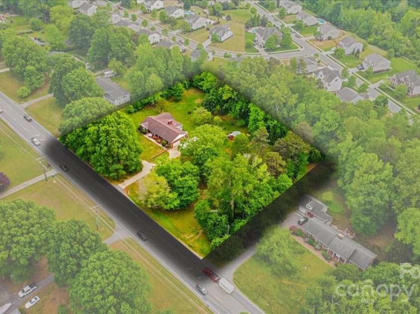 1044 Oakridge Farm Highway, Mooresville, NC 28115.  MLS# CAR4251682, YatesRealty ID 13137. 