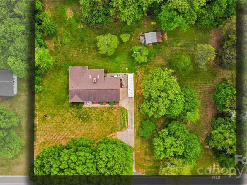 1044 Oakridge Farm Highway, Mooresville, NC 28115.  MLS# CAR4251682, YatesRealty ID 13137. 