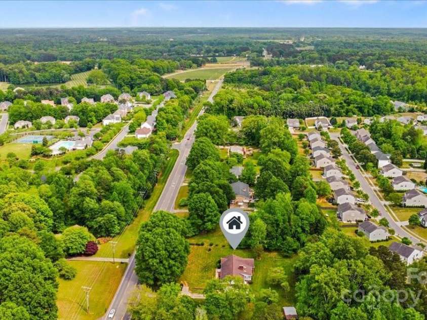 1044 Oakridge Farm Highway, Mooresville, NC 28115.  MLS# CAR4251682, YatesRealty ID 13137. 