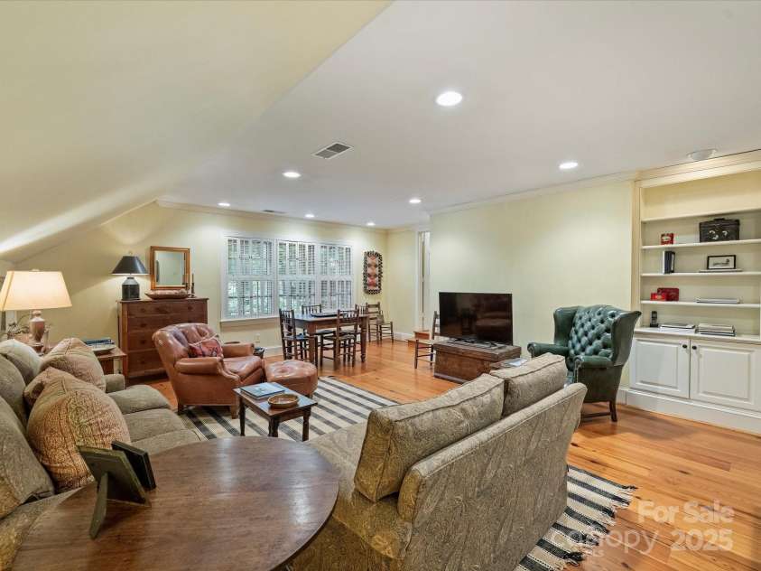 3040 Valencia Terrace, Charlotte, NC 28211.  MLS# CAR4252892, YatesRealty ID 13139. Bonus Room