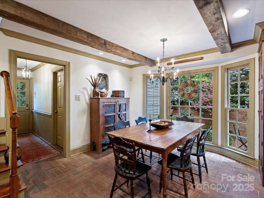 3040 Valencia Terrace, Charlotte, NC 28211.  MLS# CAR4252892, YatesRealty ID 13139. Breakfast Area