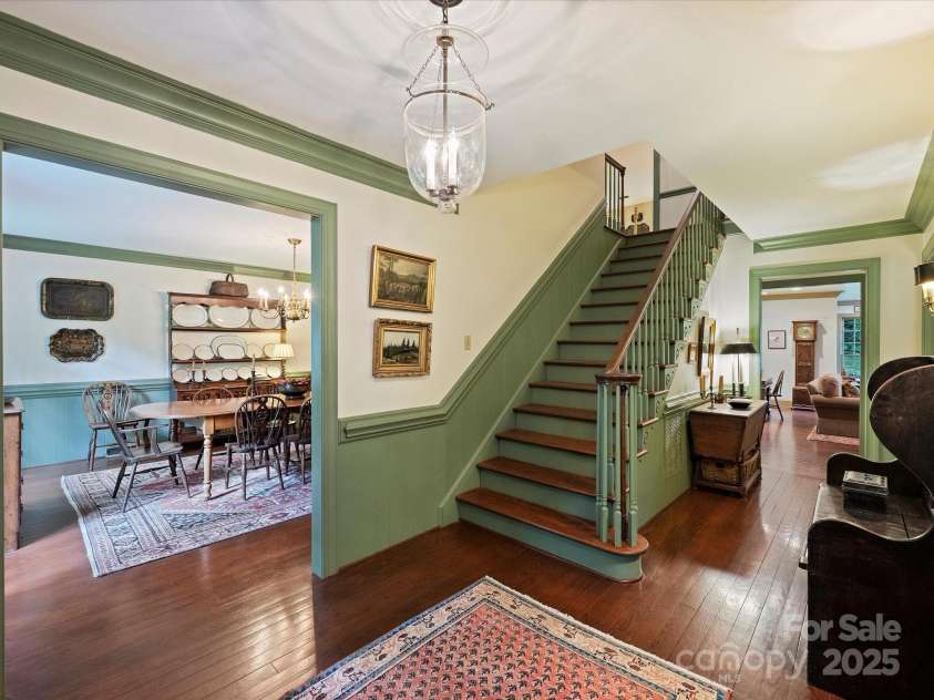 3040 Valencia Terrace, Charlotte, NC 28211.  MLS# CAR4252892, YatesRealty ID 13139. Foyer