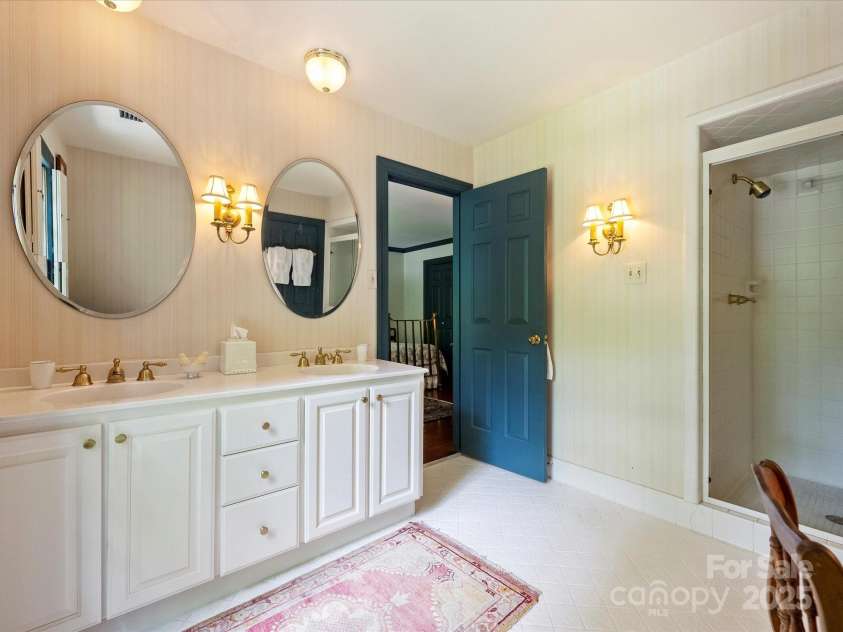 3040 Valencia Terrace, Charlotte, NC 28211.  MLS# CAR4252892, YatesRealty ID 13139. Full Bath 2