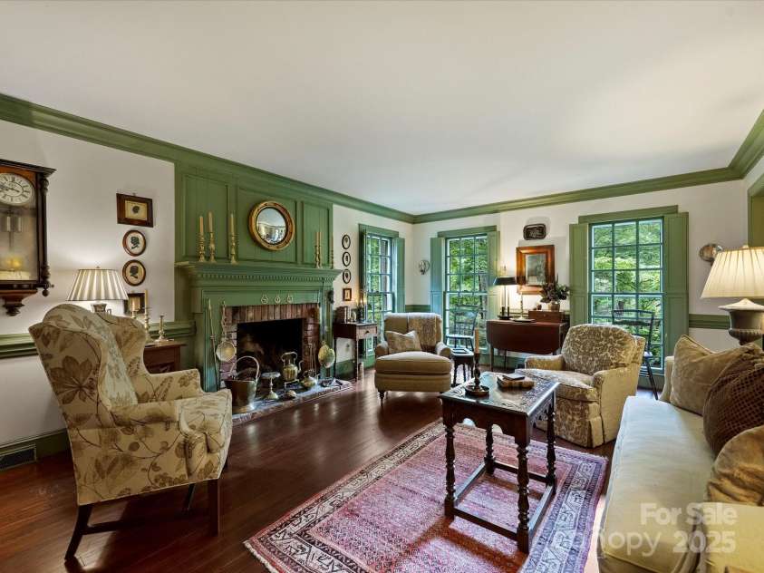 3040 Valencia Terrace, Charlotte, NC 28211.  MLS# CAR4252892, YatesRealty ID 13139. Living Room