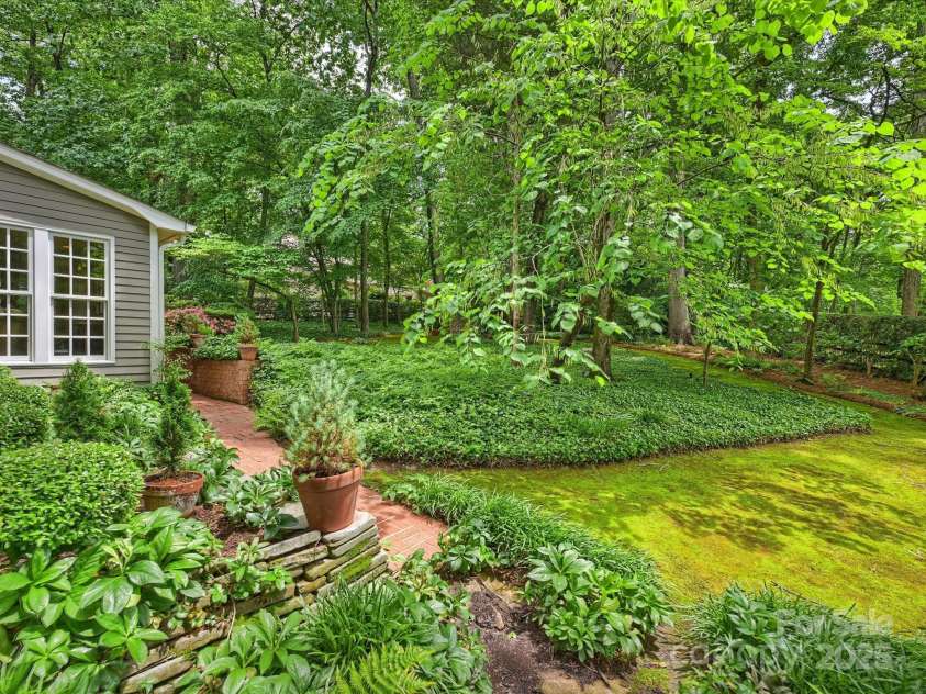 3040 Valencia Terrace, Charlotte, NC 28211.  MLS# CAR4252892, YatesRealty ID 13139. Rear Yard