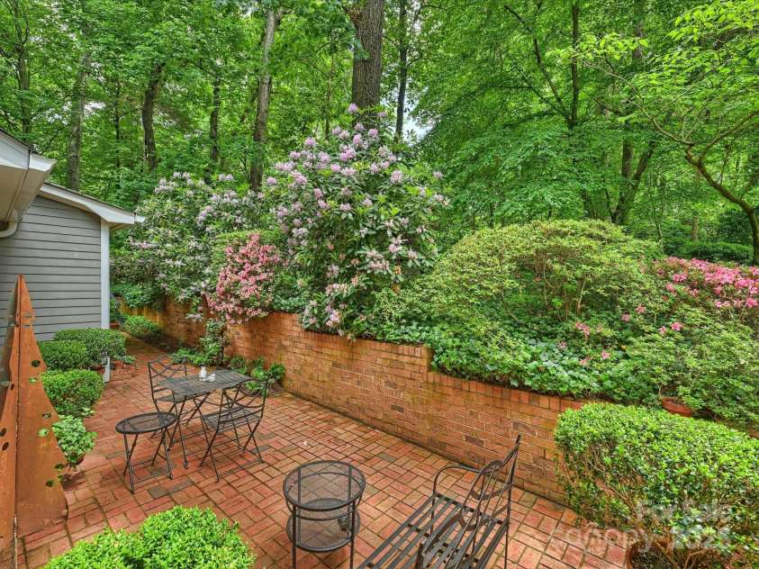 3040 Valencia Terrace, Charlotte, NC 28211.  MLS# CAR4252892, YatesRealty ID 13139. Rer Patio