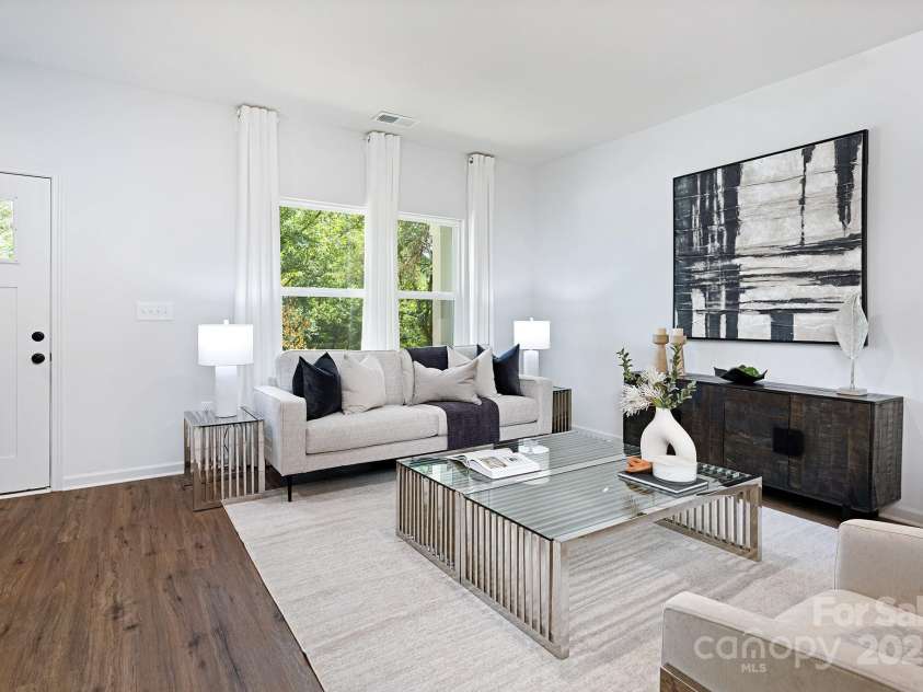 1835 Shannonhouse Drive, Charlotte, NC 28215.  MLS# CAR4325417, YatesRealty ID 1314. Representation