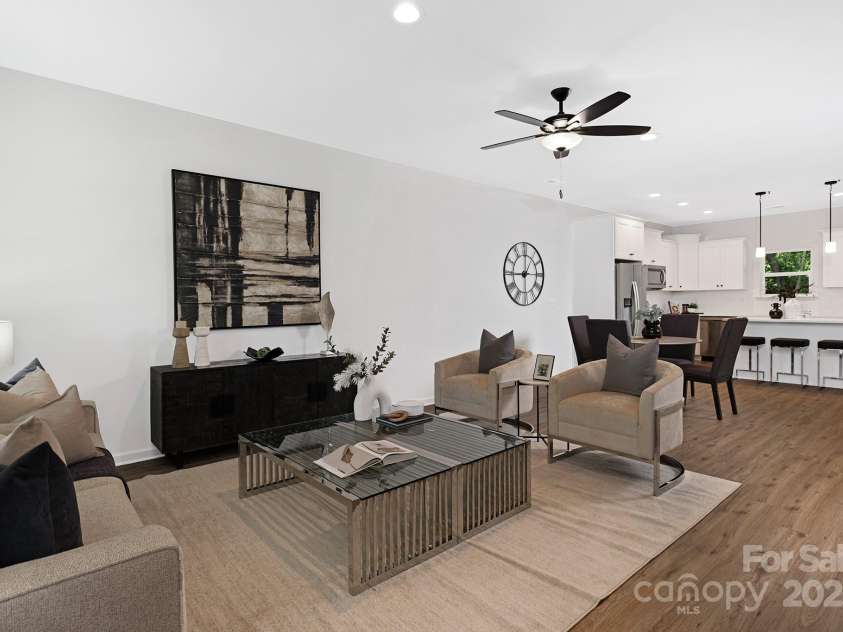 1835 Shannonhouse Drive, Charlotte, NC 28215.  MLS# CAR4325417, YatesRealty ID 1314. Representation