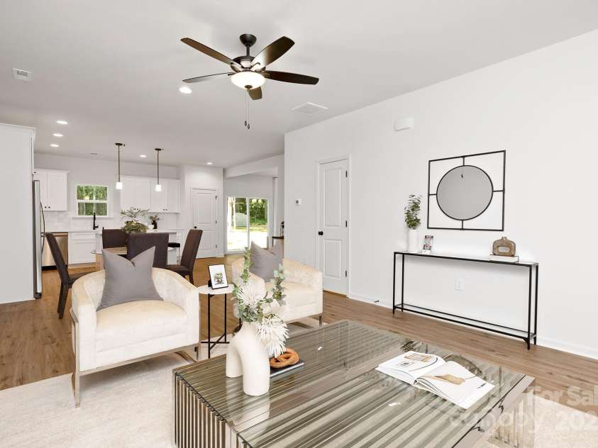 1835 Shannonhouse Drive, Charlotte, NC 28215.  MLS# CAR4325417, YatesRealty ID 1314. Representation