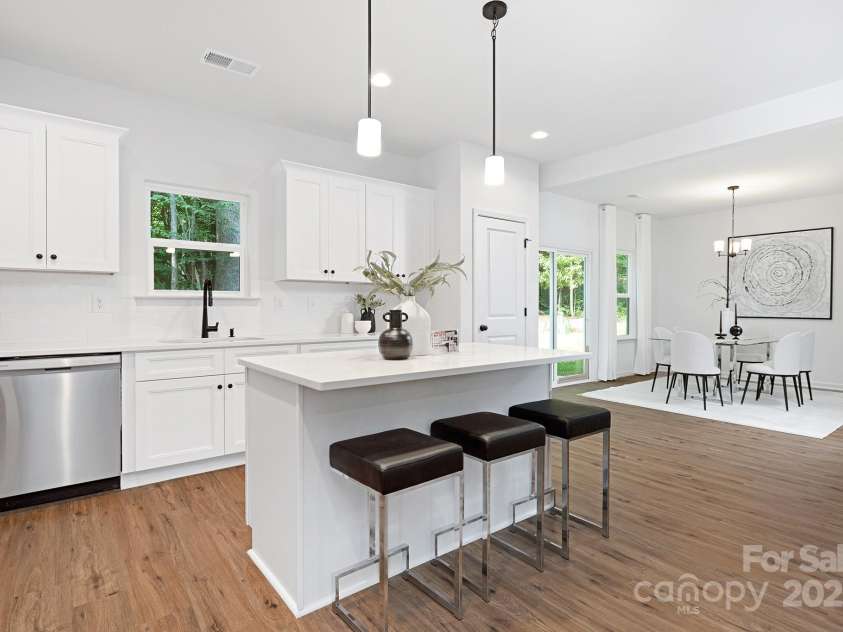 1835 Shannonhouse Drive, Charlotte, NC 28215.  MLS# CAR4325417, YatesRealty ID 1314. Representation