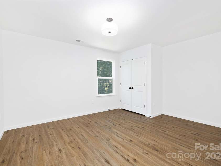 1835 Shannonhouse Drive, Charlotte, NC 28215.  MLS# CAR4325417, YatesRealty ID 1314. Representation